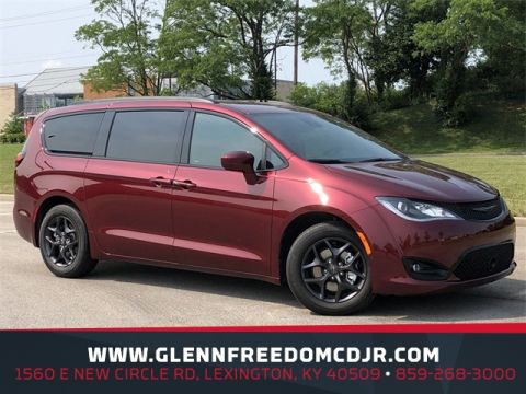 New 2019 CHRYSLER Pacifica Touring L